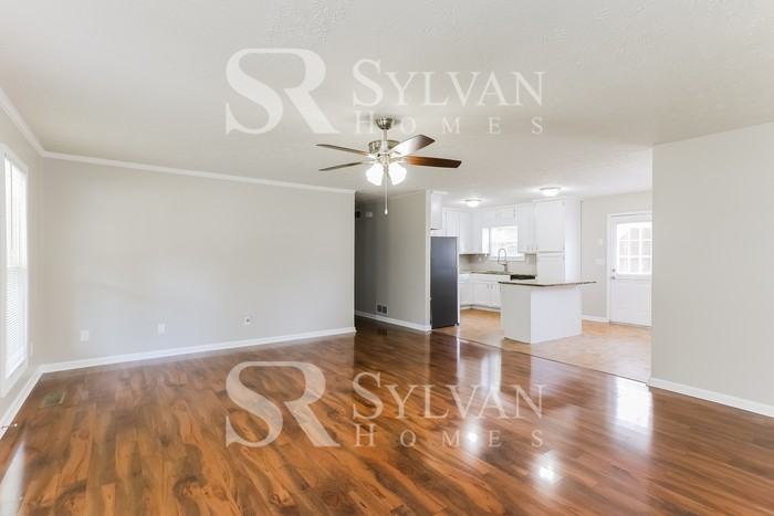 202 Hunters Ln - Photo 4 of 15