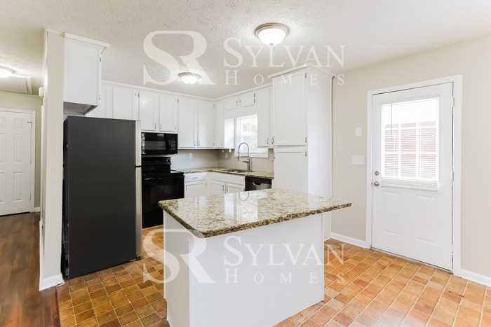 202 Hunters Ln - Photo 7 of 15