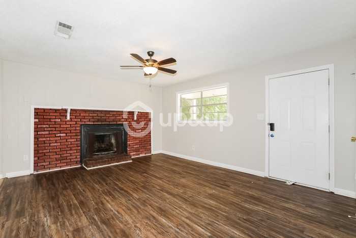 3904 Cindy Dr - Photo 4 of 18