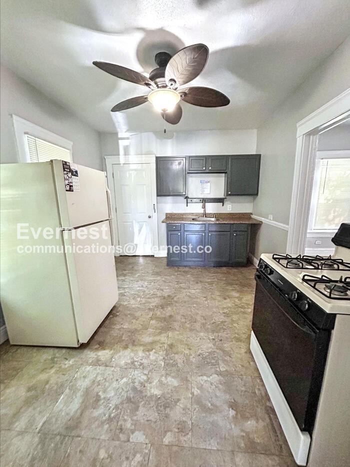 8002 Bellevue Avenue - Photo 2 of 22