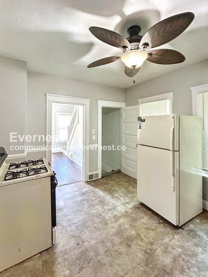 8002 Bellevue Avenue - Photo 3 of 22