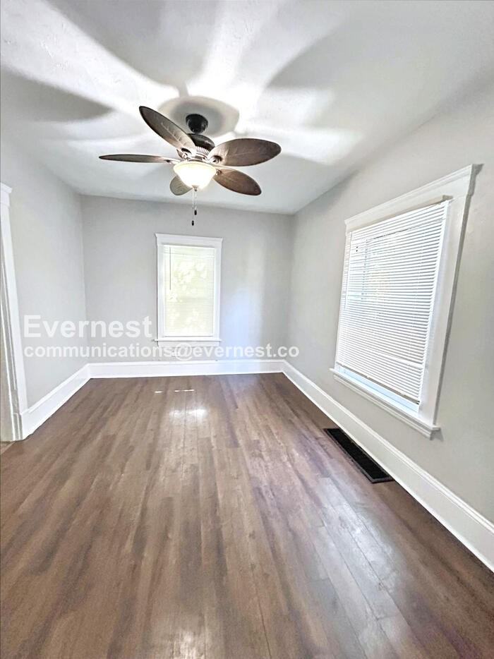 8002 Bellevue Avenue - Photo 5 of 22