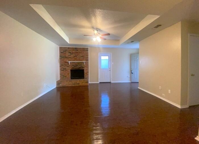 689 Lantana Dr - Photo 4 of 17