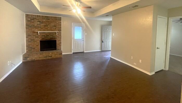 689 Lantana Dr - Photo 5 of 17