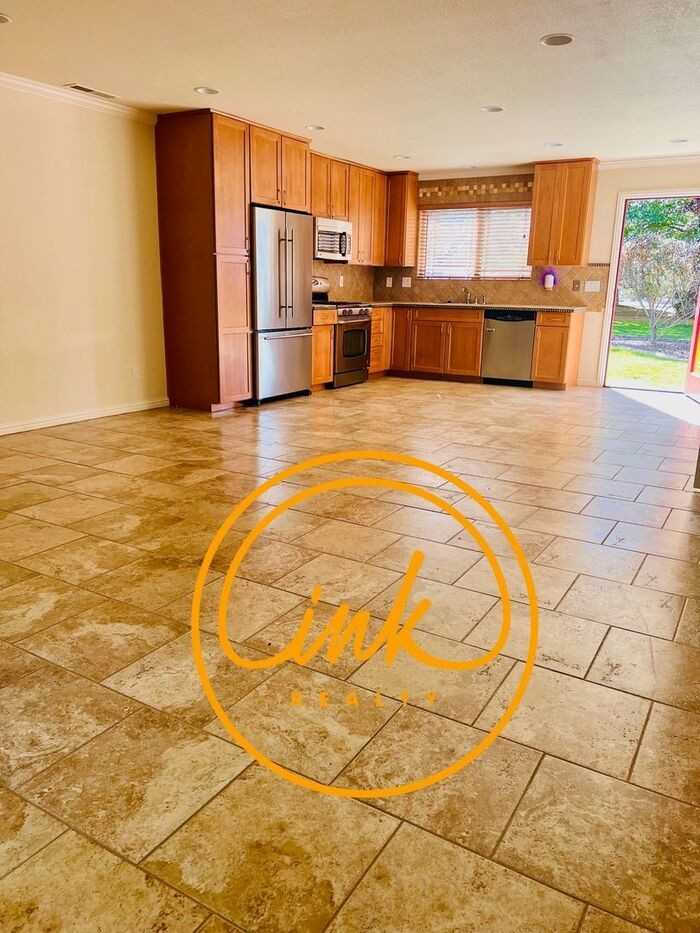 1044 Riverview Dr - Photo 3 of 11