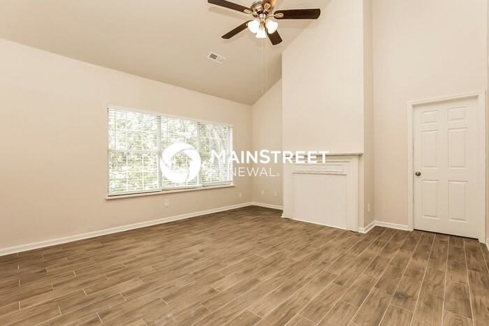 1212 Pineview Ln - Photo 3 of 17