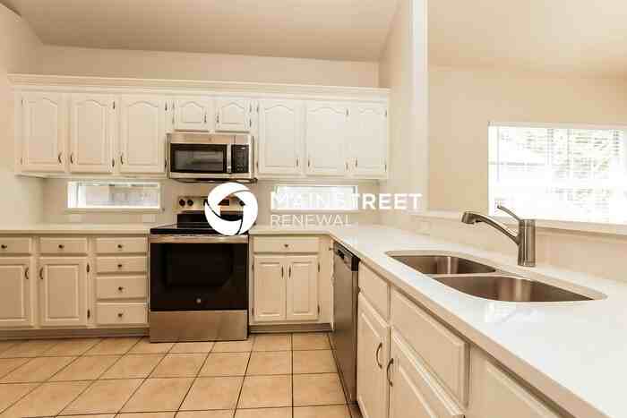 1212 Pineview Ln - Photo 7 of 17