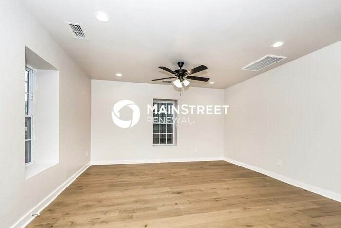 815 Lena St - Photo 2 of 16