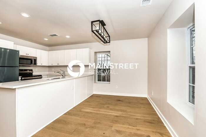 815 Lena St - Photo 4 of 16