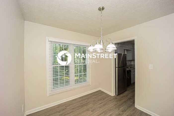 140 Huntridge Dr - Photo 4 of 19