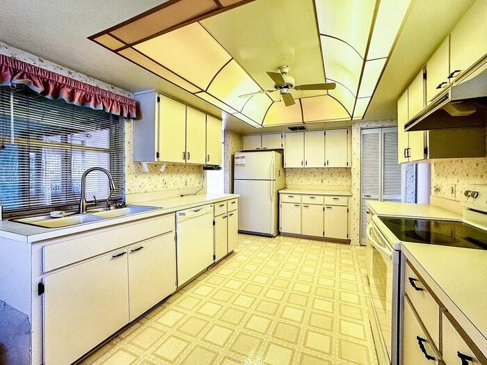 4819 Prince George Circle - Photo 4 of 31