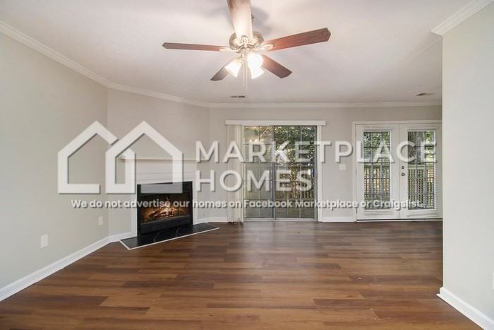 2033 Charter Ln - Photo 4 of 24