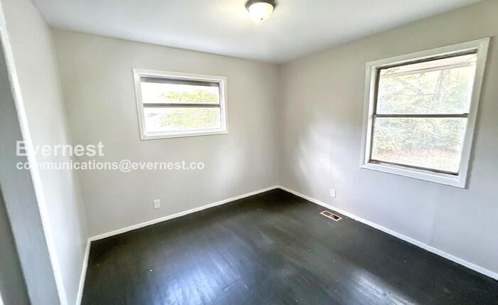 2724 Lee Ave Sw - Photo 7 of 11