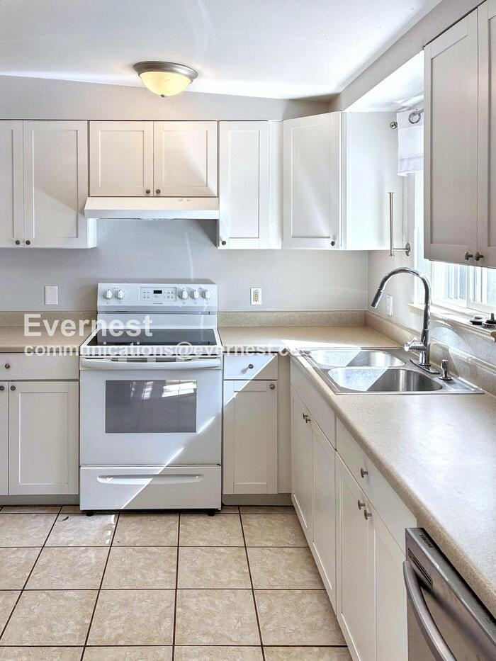 621 W Prospect Rd - Photo 2 of 20