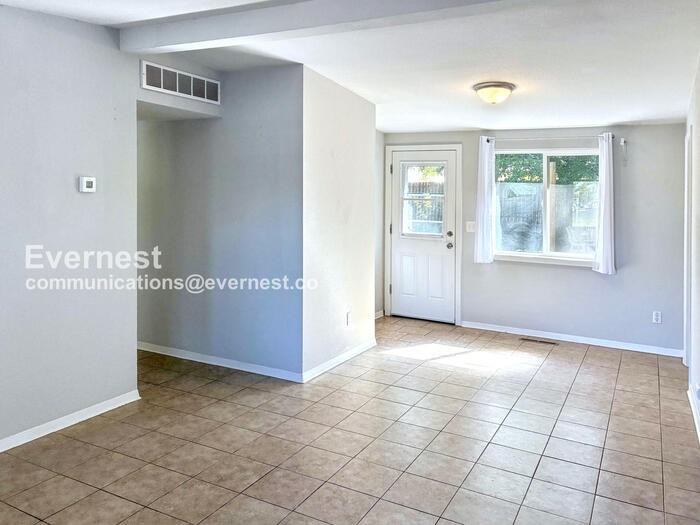 621 W Prospect Rd - Photo 4 of 20