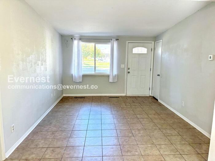 621 W Prospect Rd - Photo 5 of 20