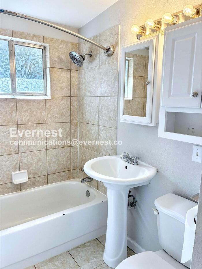 621 W Prospect Rd - Photo 6 of 20