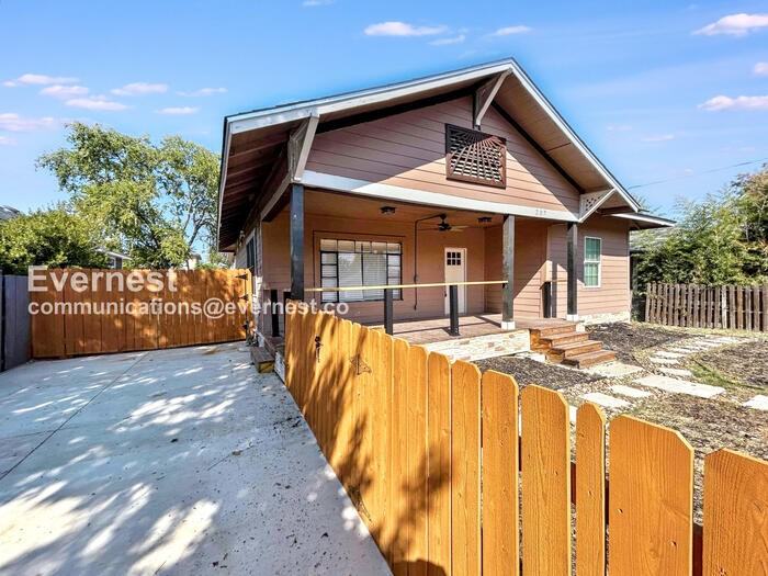207 University Ave - Photo 2 of 25