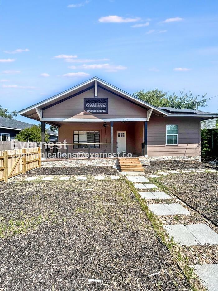 207 University Ave - Photo 3 of 25