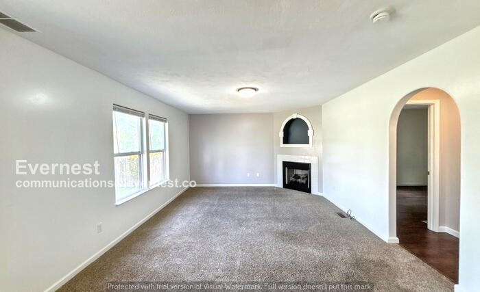 5300 Folsom Dr - Photo 3 of 34