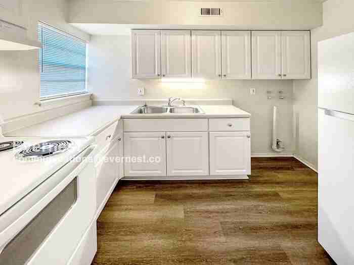 115 Newcastle Dr - Photo 2 of 12