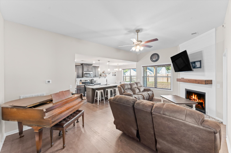 1498 Fredrick Dr - Photo 2 of 12