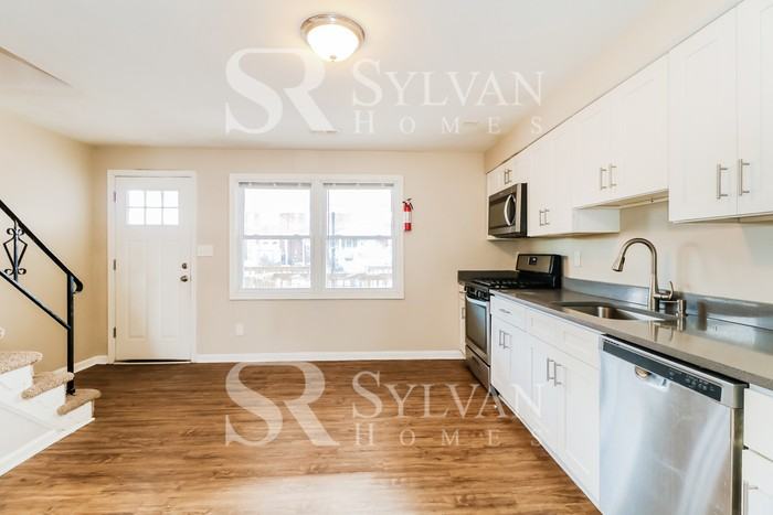 8101 Del Haven Rd - Photo 5 of 15