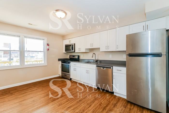 8101 Del Haven Rd - Photo 6 of 15