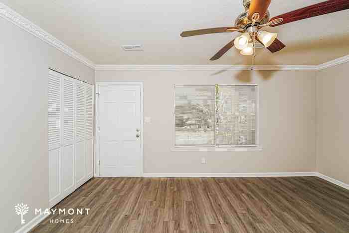 77 Oakwood Street - Photo 4 of 12