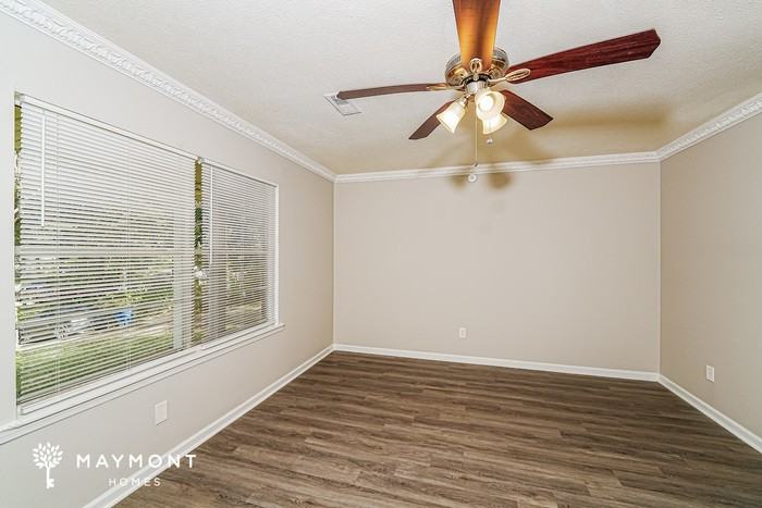 77 Oakwood Street - Photo 5 of 12