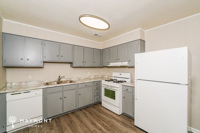 77 Oakwood Street - Photo 6 of 12