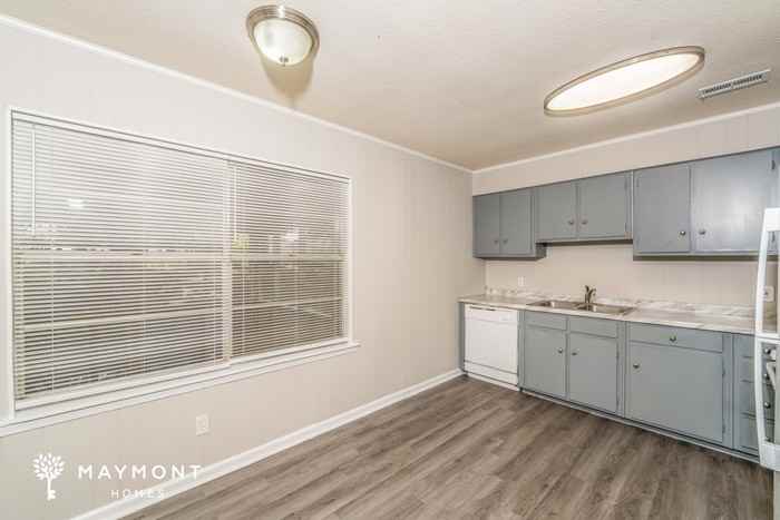 77 Oakwood Street - Photo 7 of 12