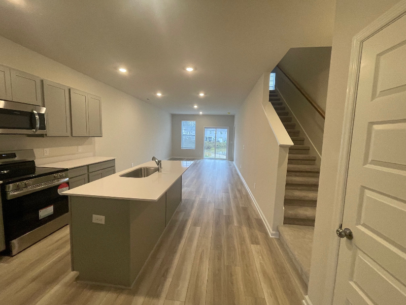 1720 Manuka Ln - Photo 3 of 19