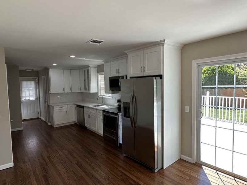 536 Hampton Ave - Photo 3 of 10