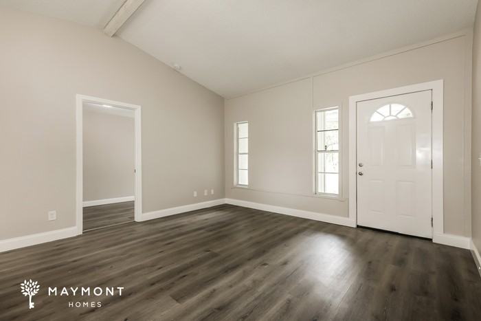 1305 E Bay St - Photo 5 of 12
