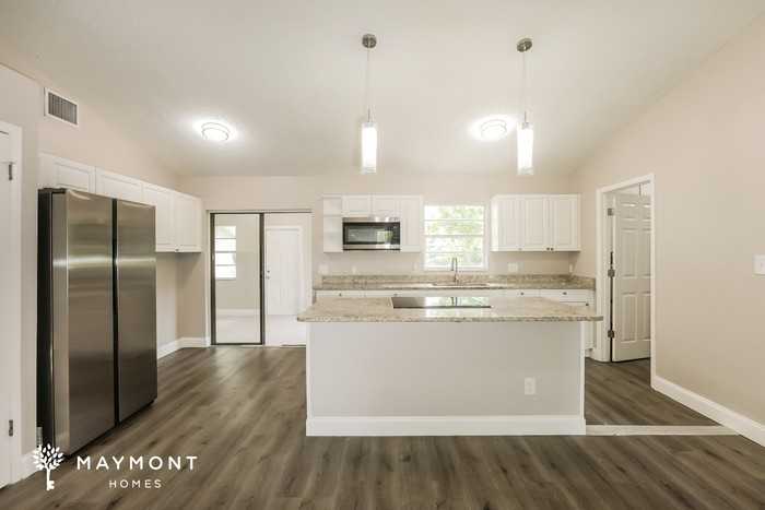 1305 E Bay St - Photo 7 of 12