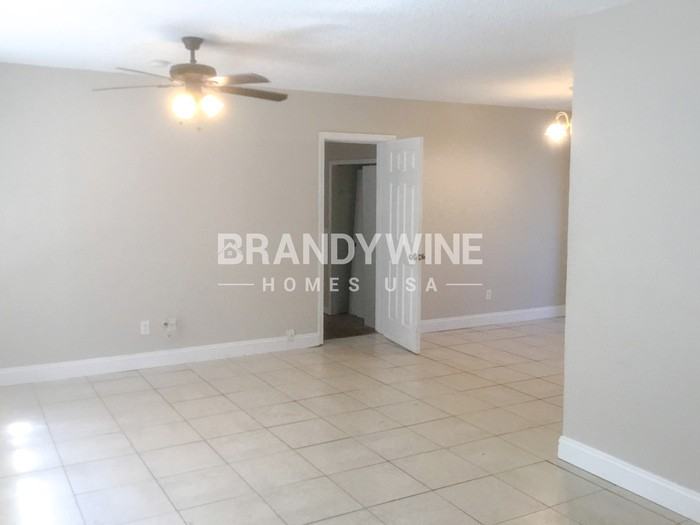 1908 Palm Dr - Photo 3 of 10