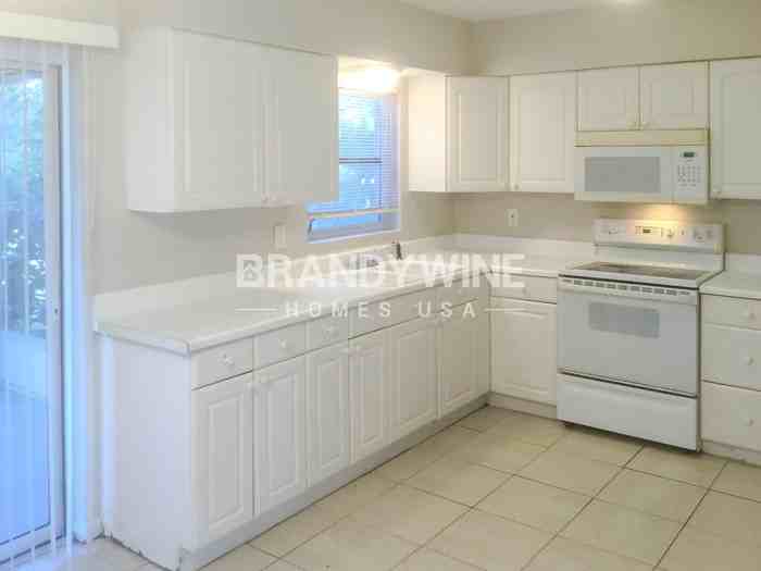 1908 Palm Dr - Photo 5 of 10