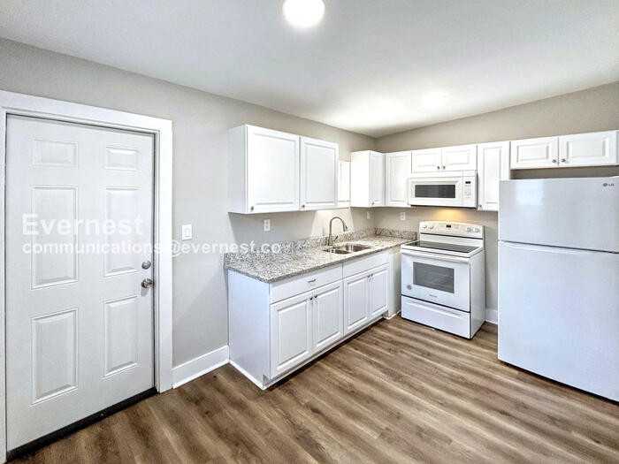 1308 Melrose Ave S - Photo 2 of 16