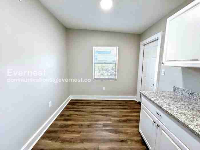 1308 Melrose Ave S - Photo 3 of 16