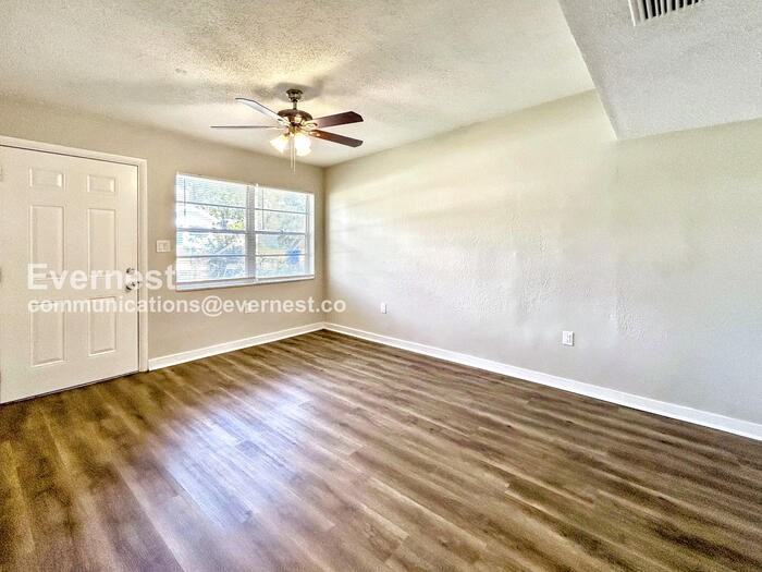 1308 Melrose Ave S - Photo 4 of 16