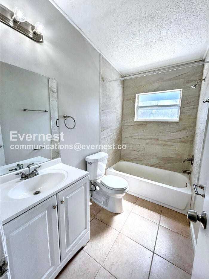 1308 Melrose Ave S - Photo 5 of 16