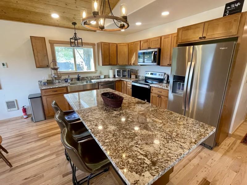 245 Kokanee Dr - Photo 2 of 9
