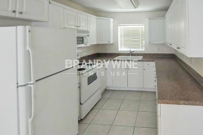 3709 E Grove St - Photo 3 of 6