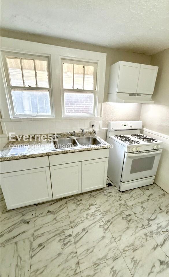 3720 Darby St - Photo 2 of 17