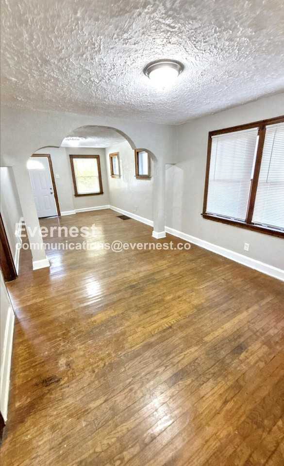 3720 Darby St - Photo 6 of 17