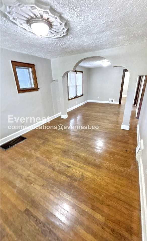 3720 Darby St - Photo 7 of 17