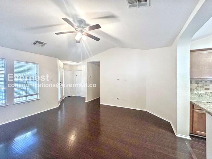 317 Strawn - Photo 3 of 20