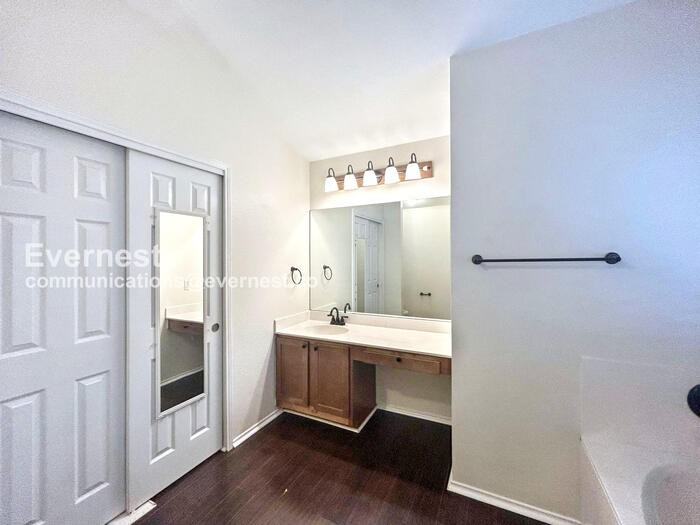 317 Strawn - Photo 5 of 20