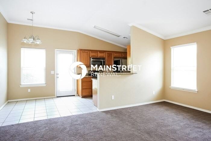 10633 Northwest 34th Street - Photo 4 of 15